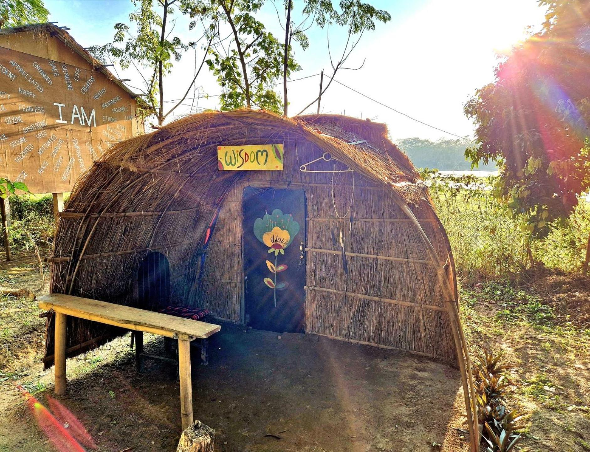 Pemsee'S Tree Town - Eco-Friendly,Tree House Hostel Sauraha Habitación foto